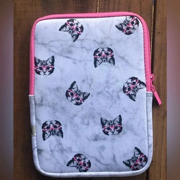 Cat in Glasses Early 2000s IPad / Tablet Case 10โ X 7โ - Picture 3 of 5